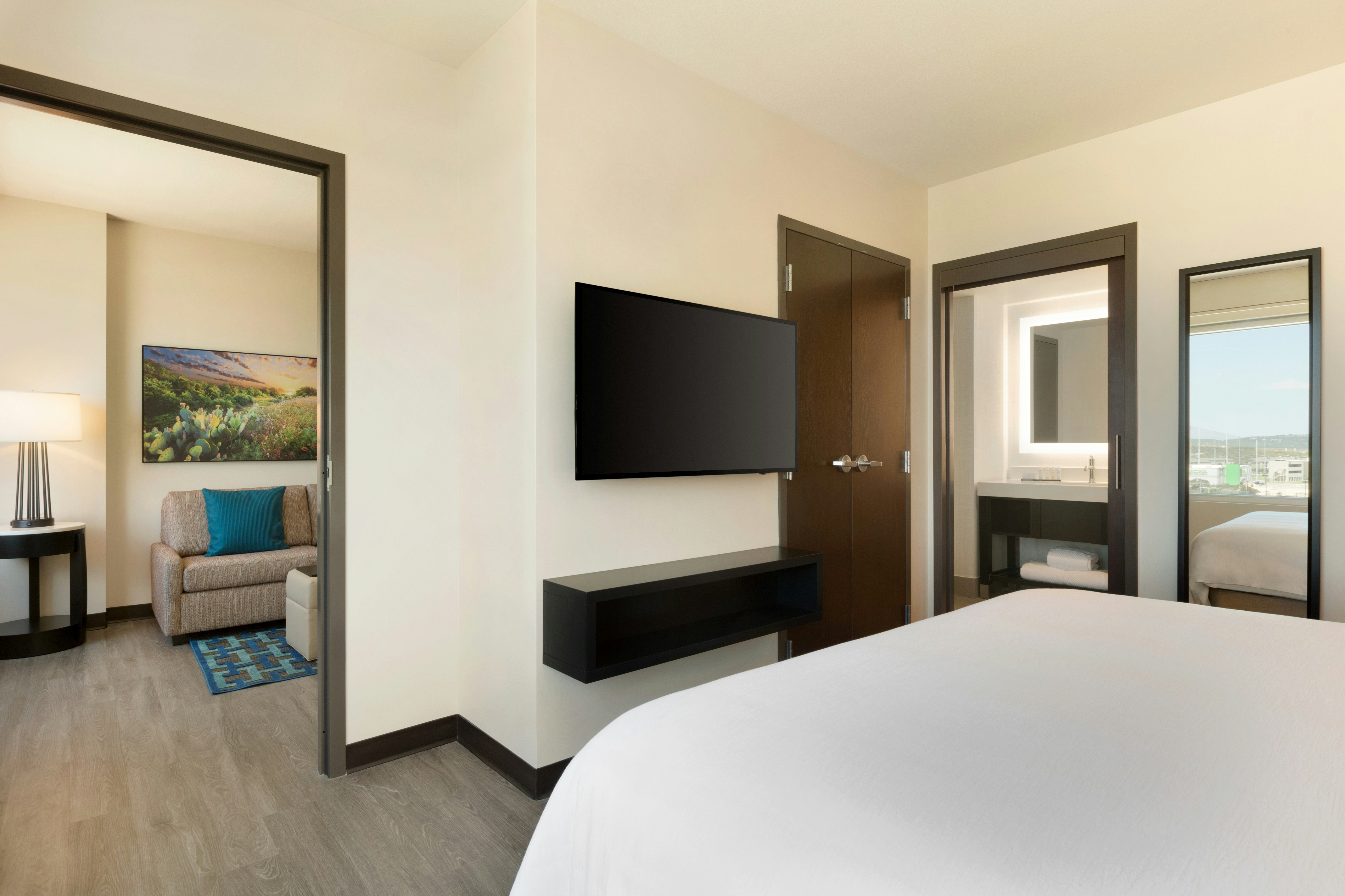 2 ROOMS, SUITE, KING BED