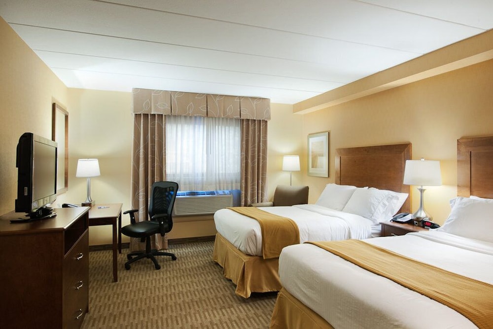 Holiday Inn Express Philadelphia Airport 8/50
