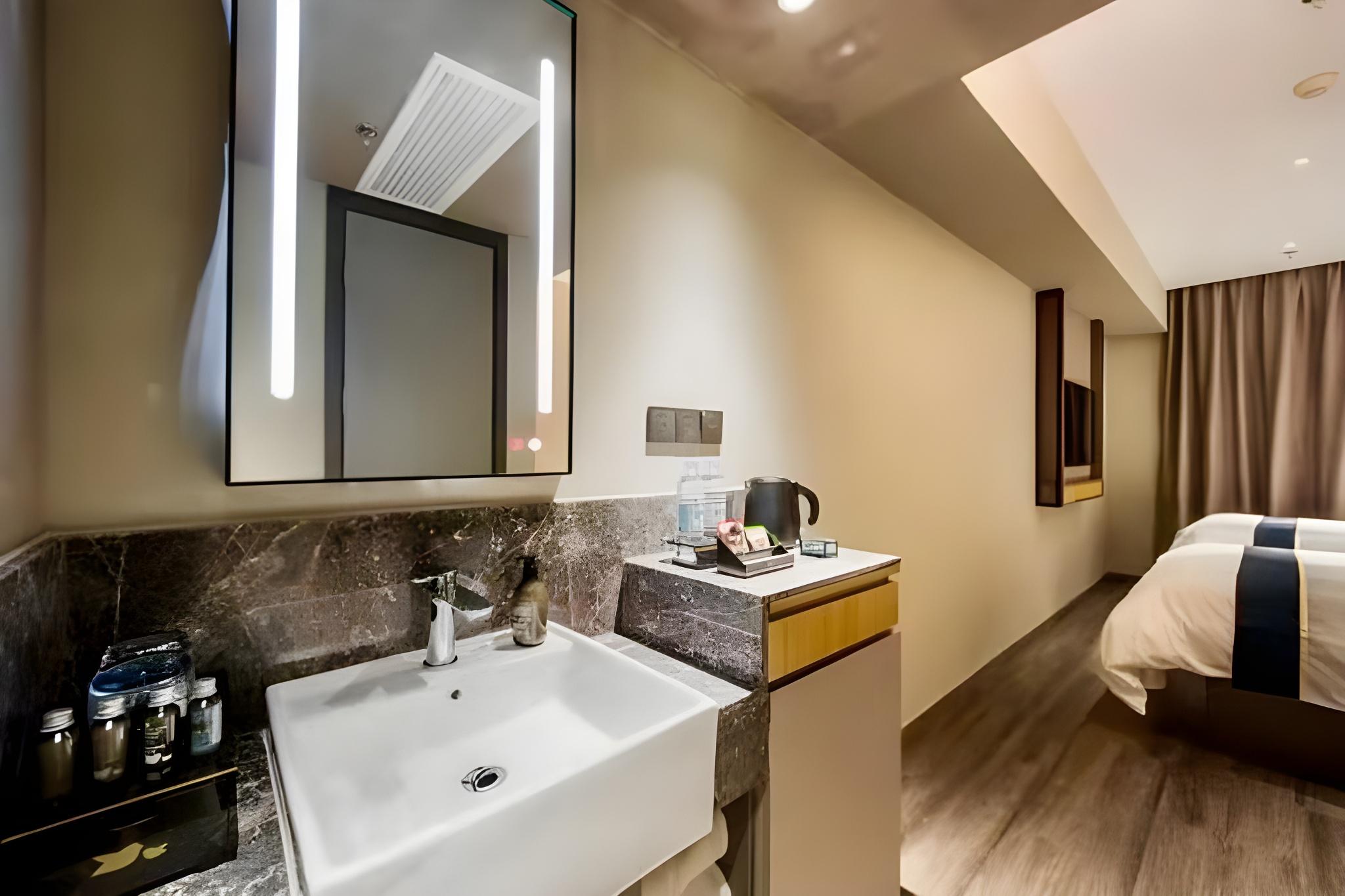 Home Inn Selected Hotel (Shanghai Pudong Lujiazui Oriental Pearl Store) 38/38