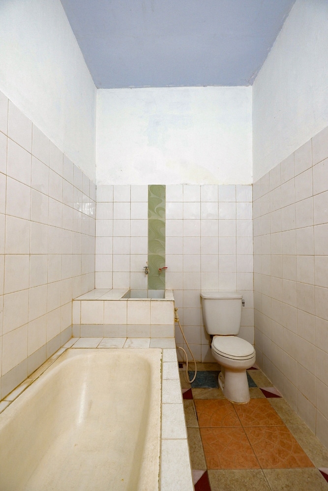 OYO 2855 Sartika Hotel Pati 33/42