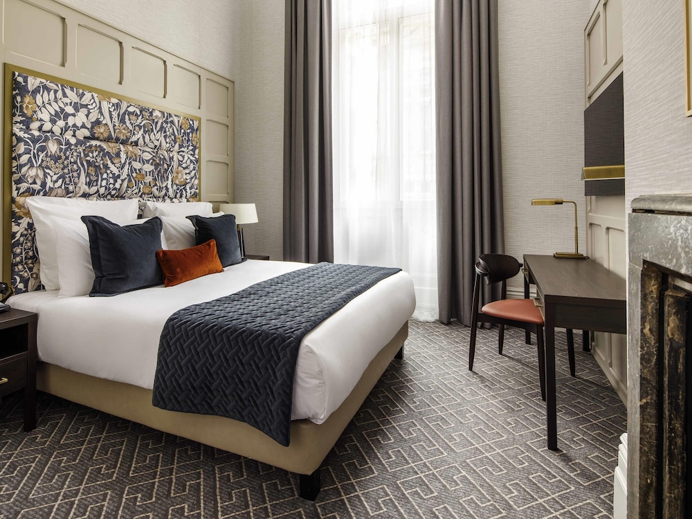 DELUXE, DOUBLE BED