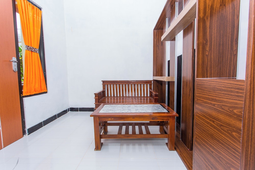 OYO 2873 Griya Annisa 13/19
