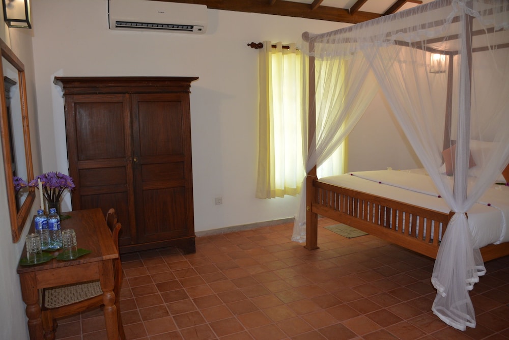 Thalpe Walawwa Heritage Villa 10/24