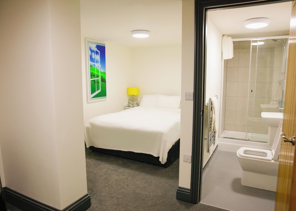 The George Wright Boutique Hotel, Bar & Restaurant 43/44