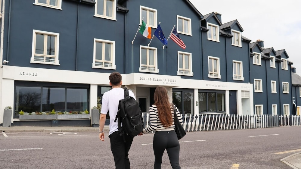 The Schull Harbour Hotel 52/56