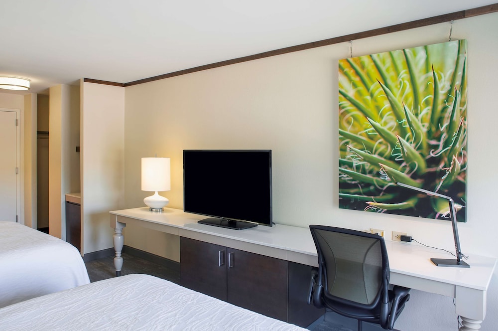 Hilton Garden Inn Bentonville Hotel 60/62