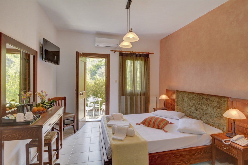 Hotel Agnadi-Horefto 36/63