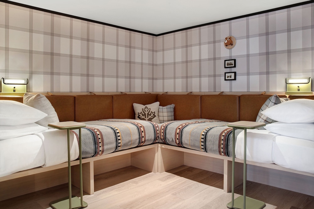 جناح بسريرين منفصلين، Moxy Banff 2/5