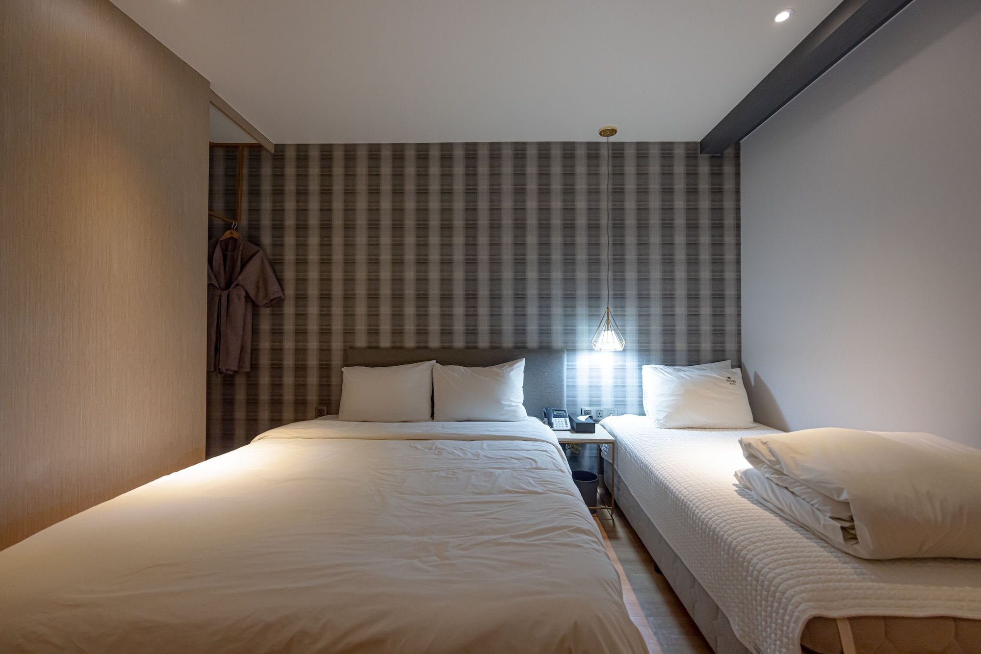DELUXE, TWIN BEDS