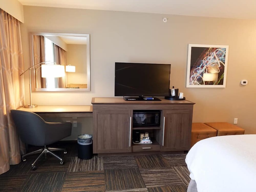 Hampton Inn And Suites Hudson Wi 34/38