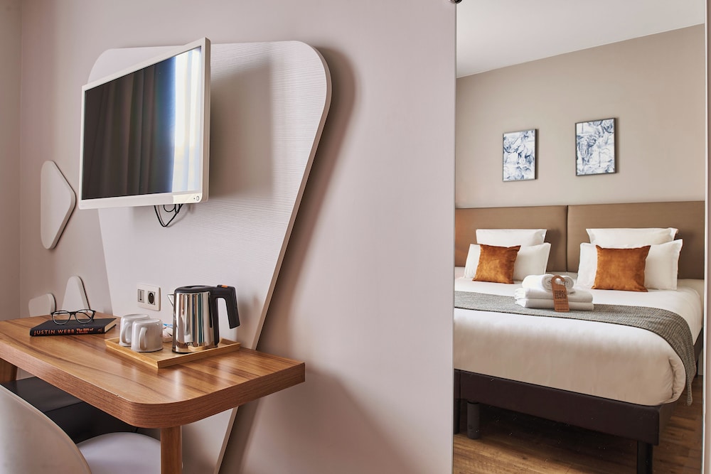 Hotel Magenta 38 by Happyculture 37/71