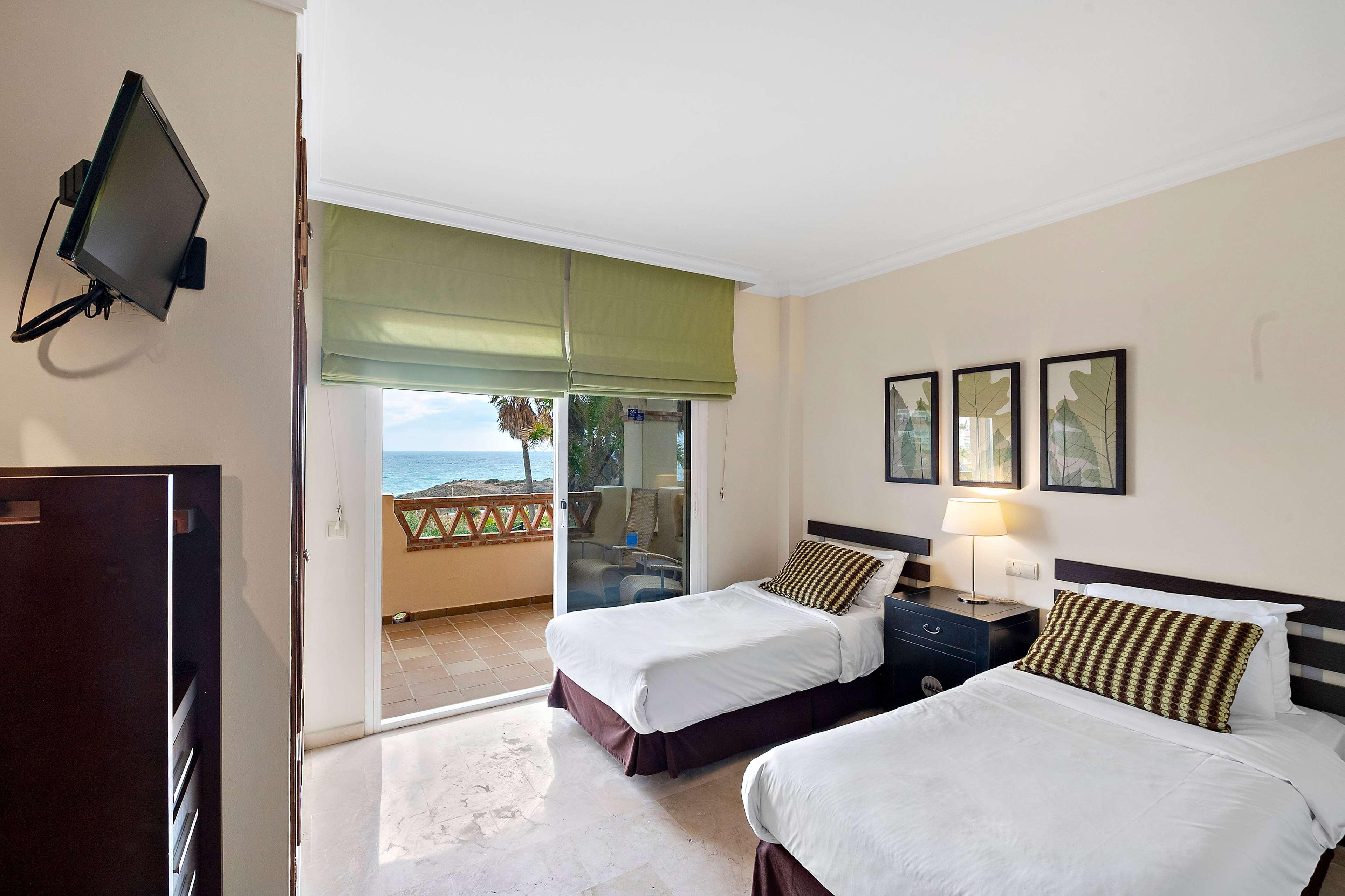 Premium Plus Two Bedroom Suite Hot Tub 4pax، Wyndham Grand Costa del Sol 6/10