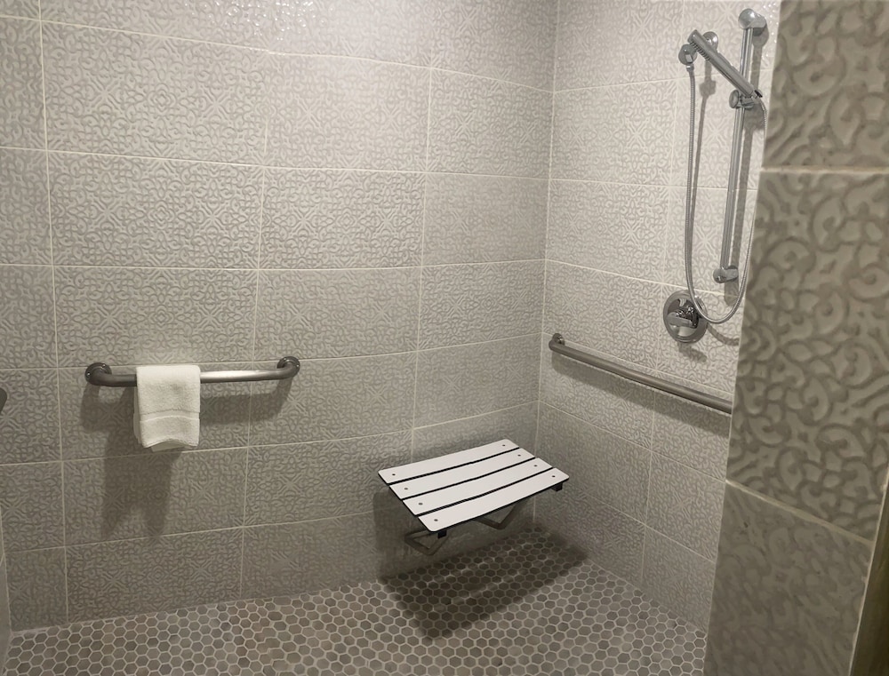 Econo Lodge Inn & Suites Near Lackland AFB San Antonio, TX 16/36