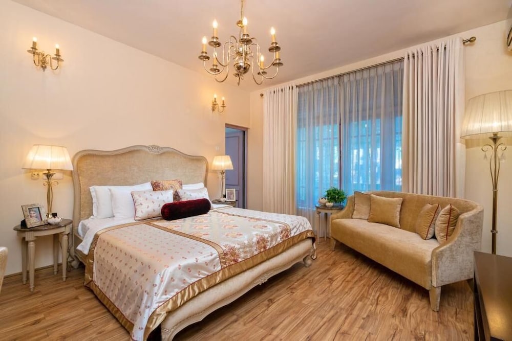 Clove Villa 34/65
