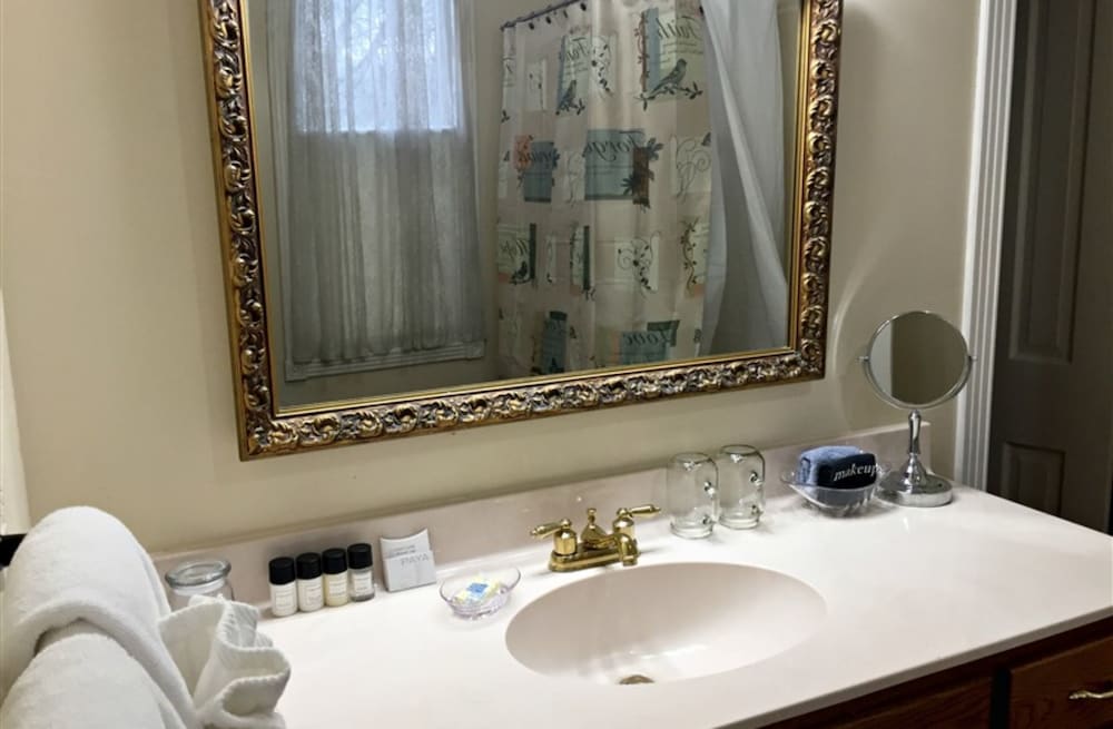 White Oak Manor Bed Breakfast 36/44