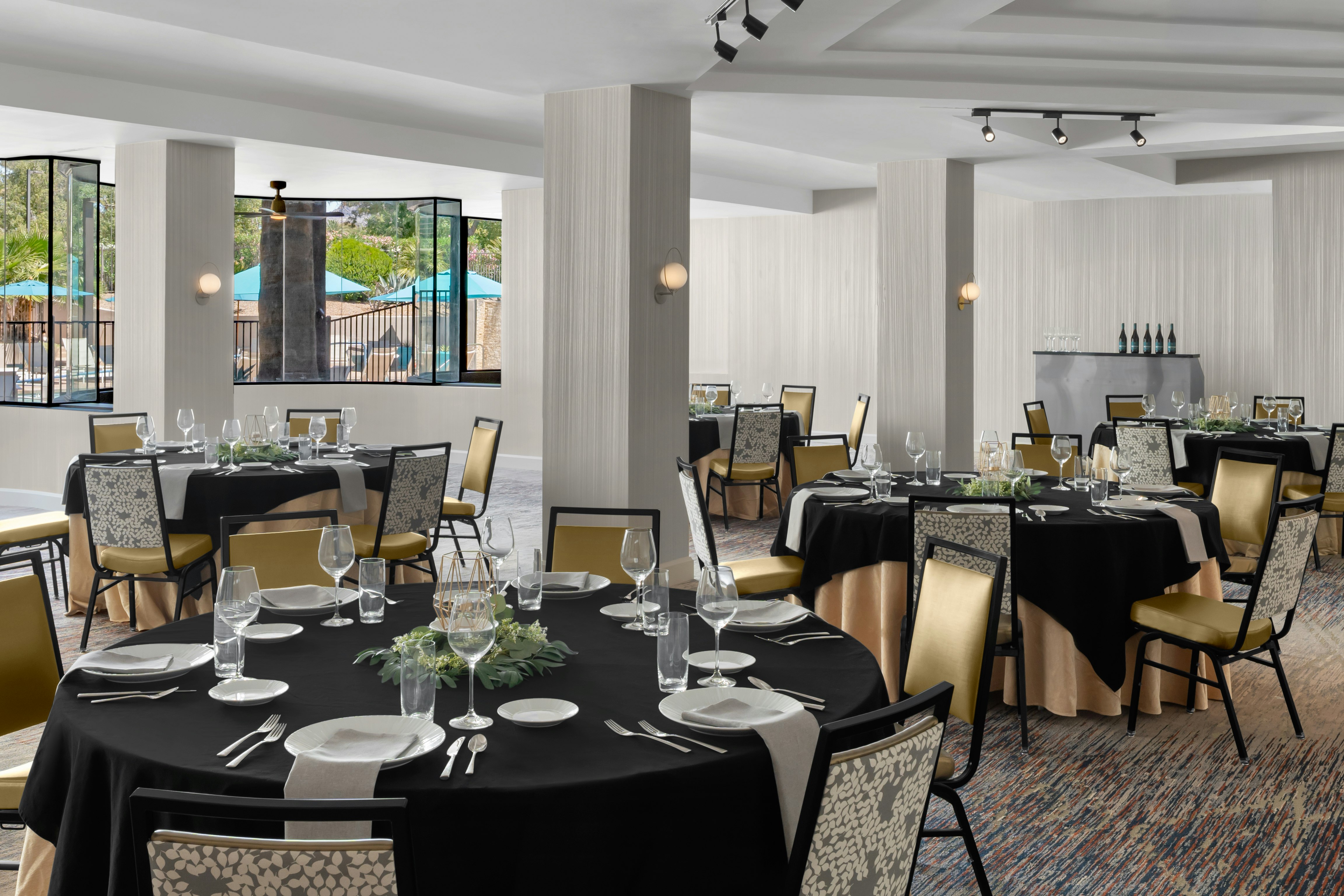 Embassy Suites by Hilton Phoenix Biltmore 22/45