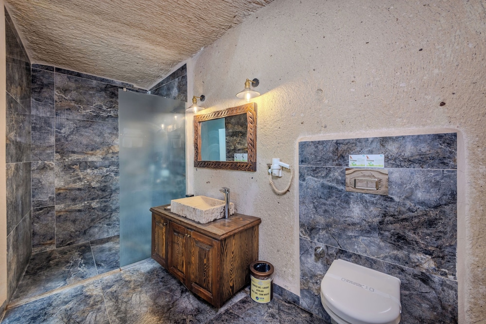 Cappa Via Cave Hotel 38/38