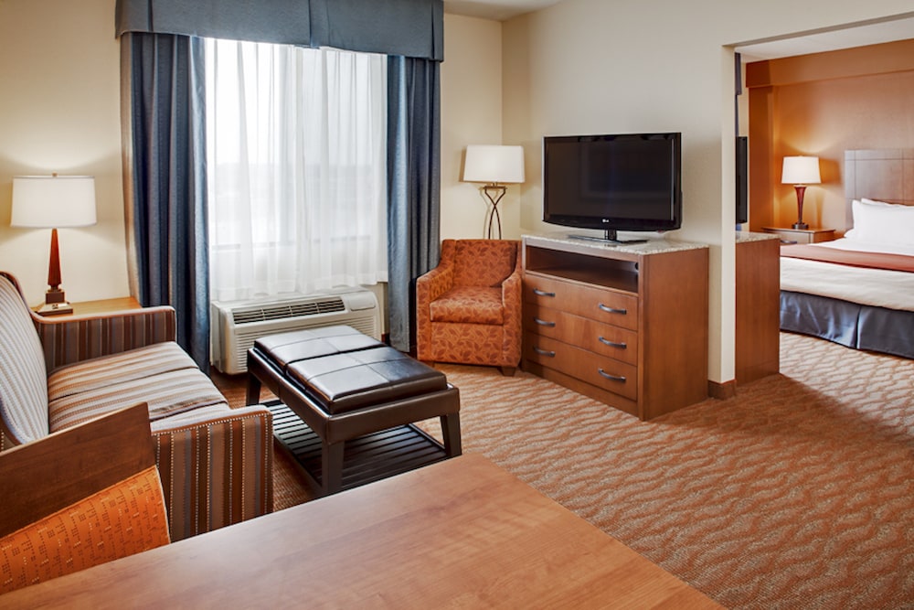 Holiday Inn Express Suites Coralville 36/67