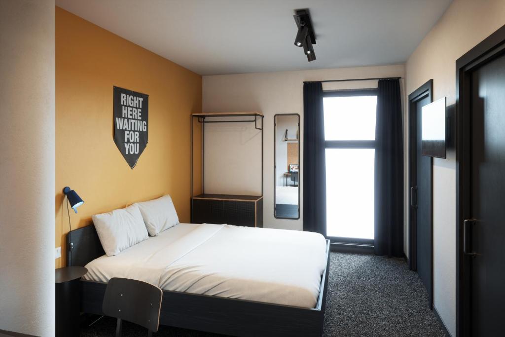 Room, Double Bed