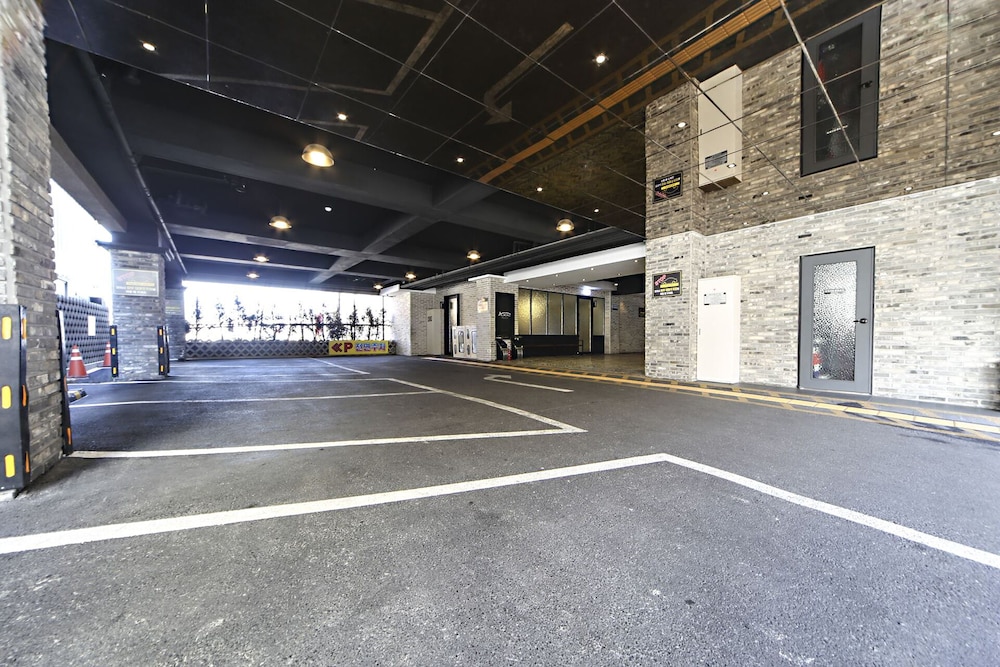 Masan Almond Hotel 33/43