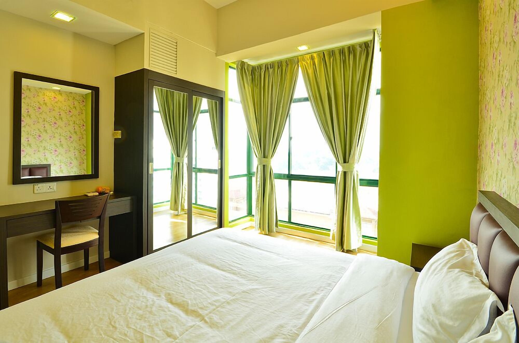 2 BEDROOMS, DELUXE, APARTMENT, CITY VIEW