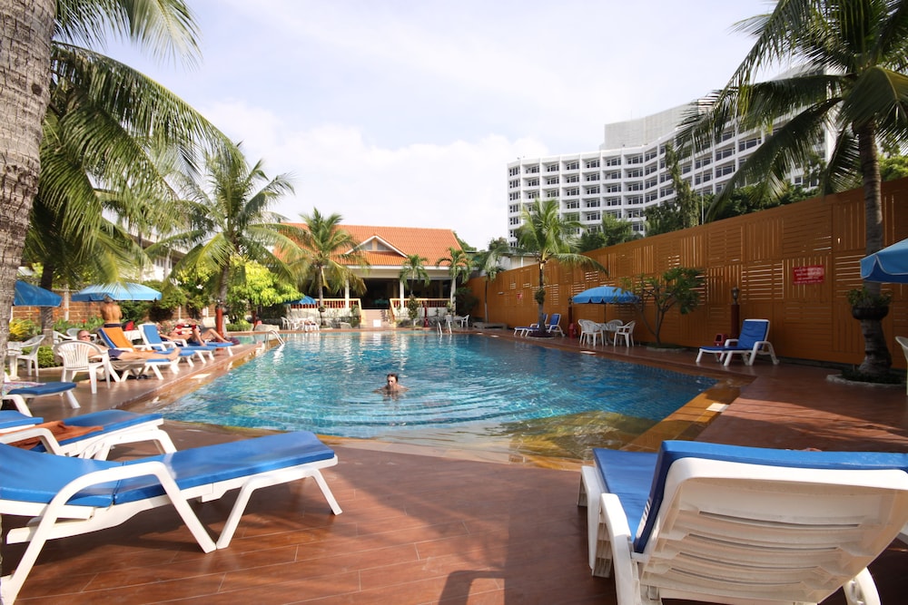 Twin Palms Resort 7/52
