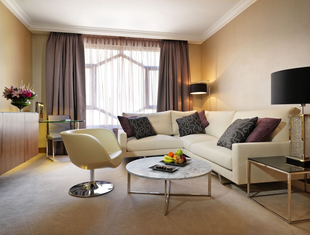 Grand Hyatt 48/76