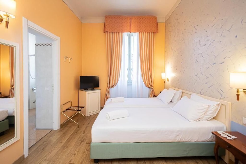 Superior, Twin Beds, Side Lake View