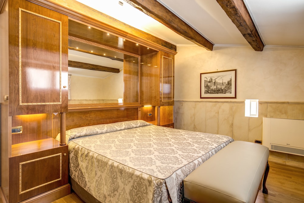 Pantheon Rooms 9/32
