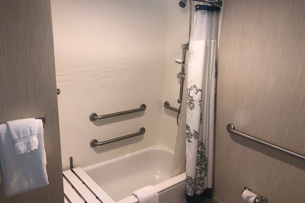 Residence Inn Grand Rapids West 13/40