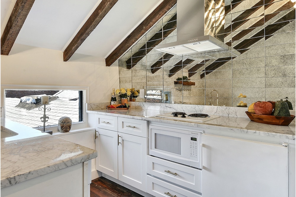 French Quarter Mansion 50/50