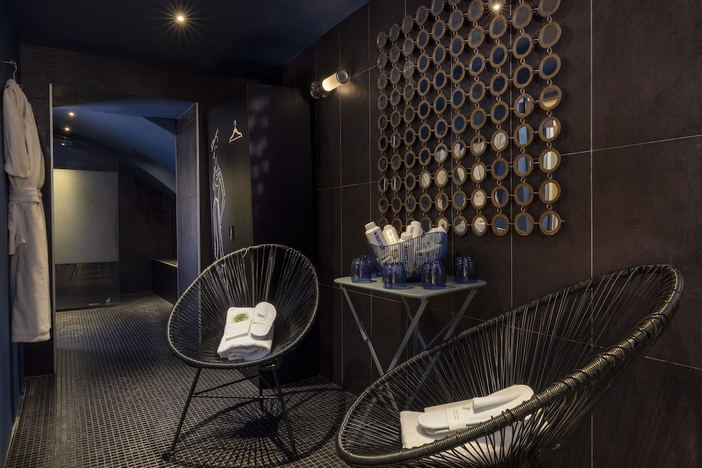 Hotel Mademoiselle 19/50
