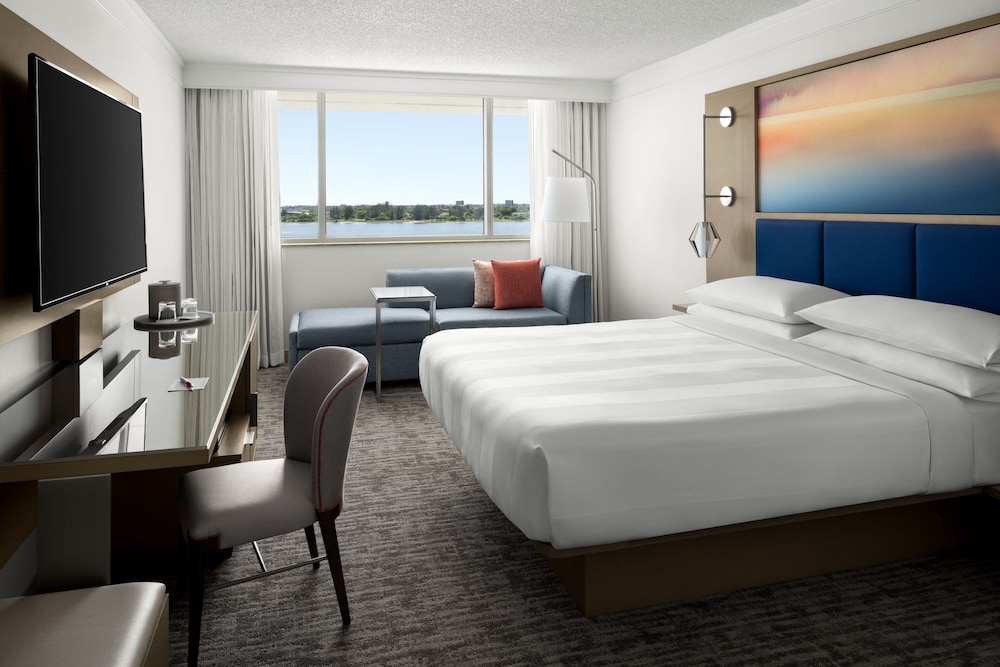 DELUXE, KING BED, LAKE VIEW, SOFA