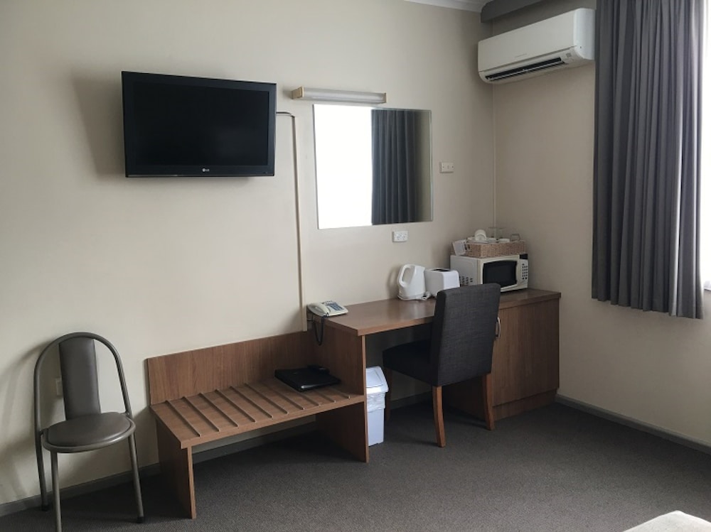 Argosy Motor Inn 37/42