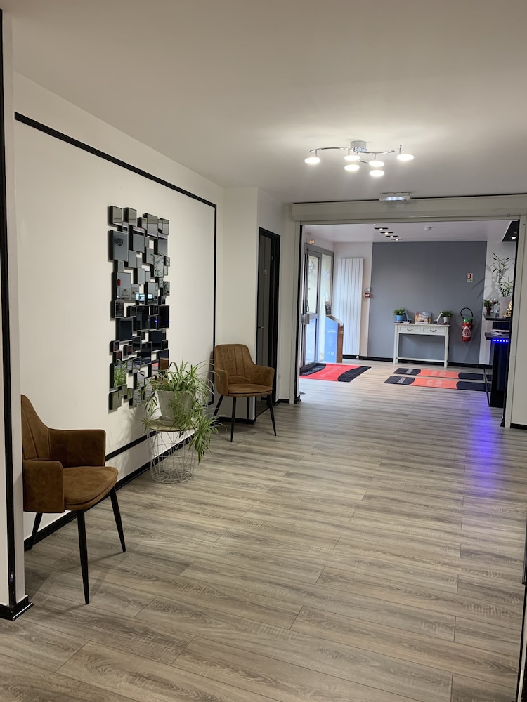 HOTEL AU RELAIS DES LILAS 15/24