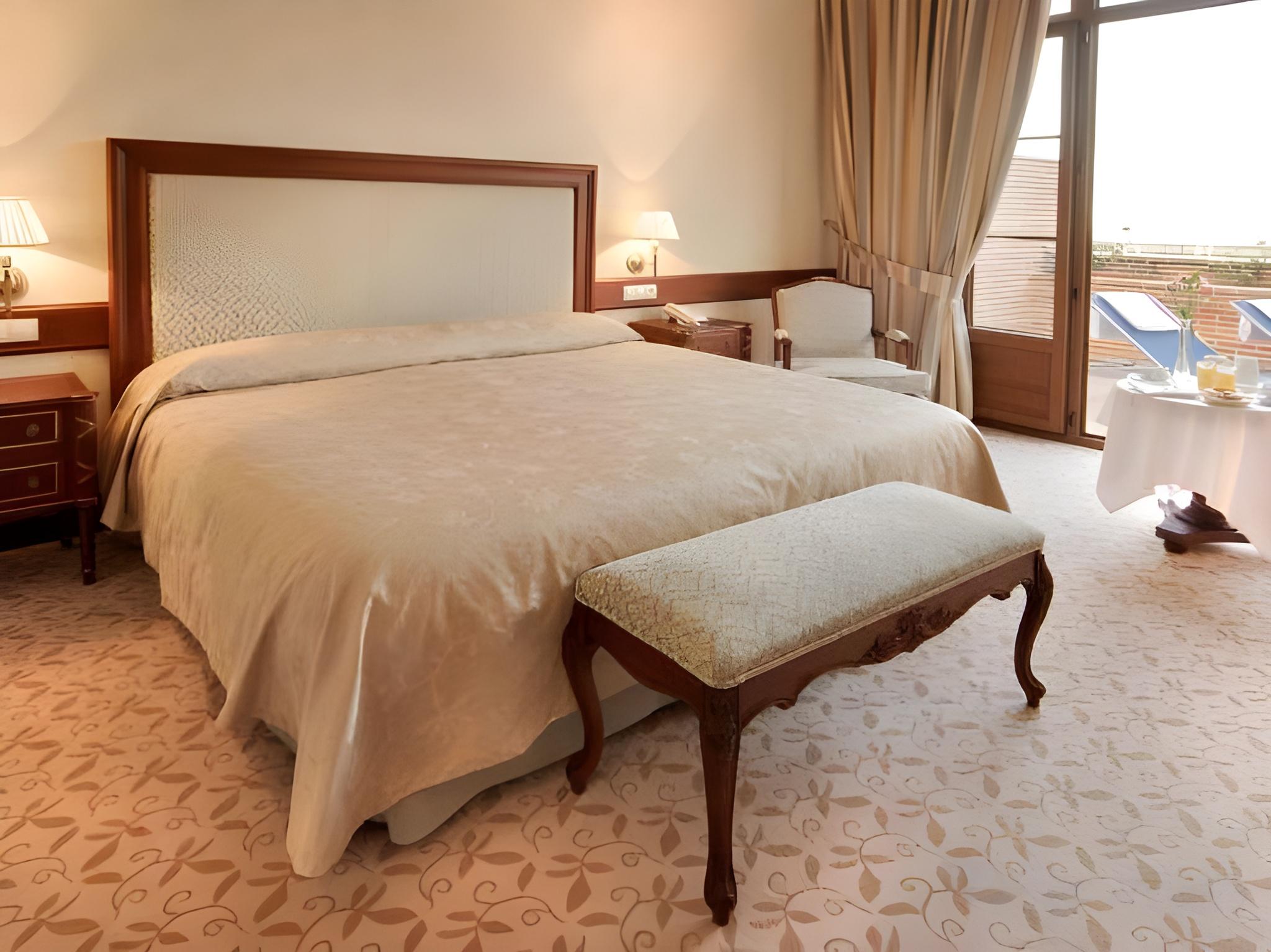 Room, Queen Bed