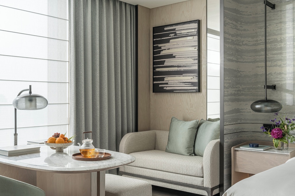Four Seasons Hotel Hangzhou at Hangzhou Centre 33/55
