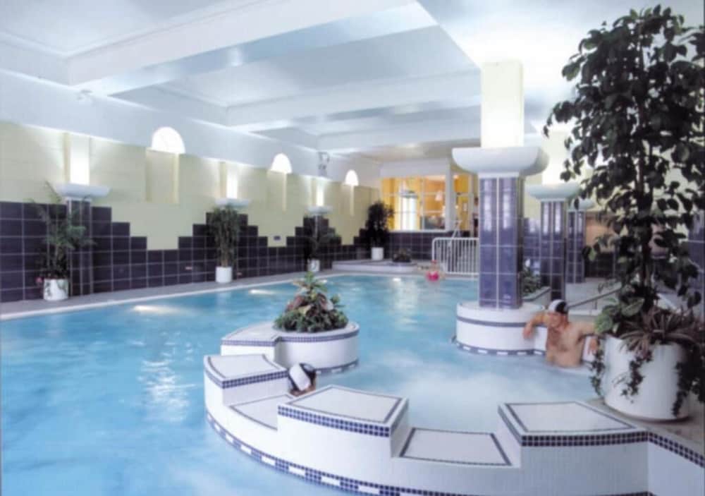 Castle Hotel Macroom 22/28