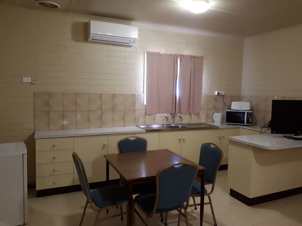 Opal Inn Hotel Motel 49/68