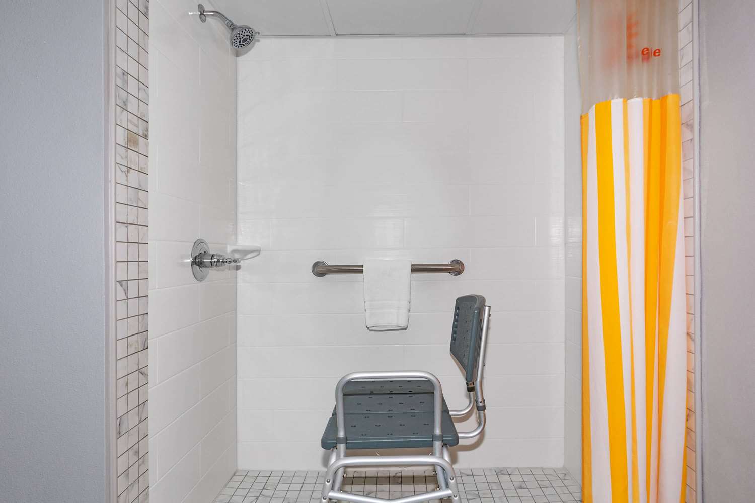 La Quinta Inn & Suites by Wyndham Joplin 54/56