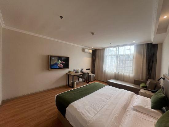 Superior, Queen Bed