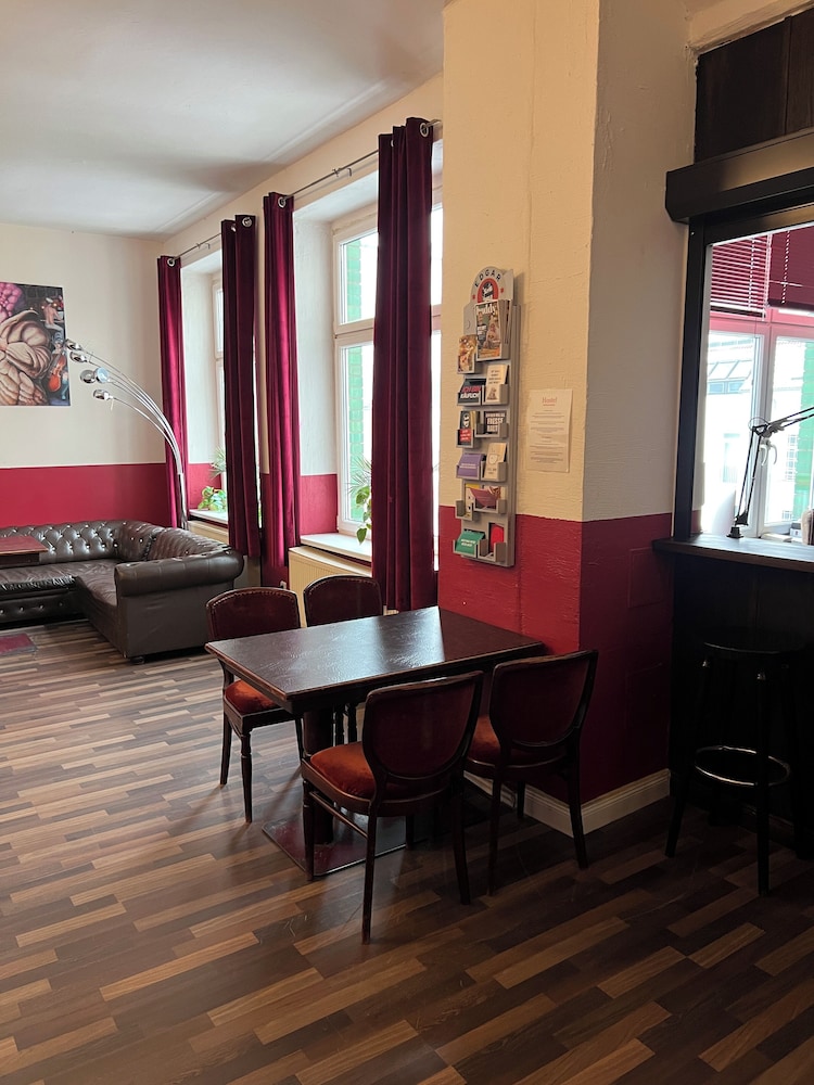 Ballhaus Berlin Hostel 42/65