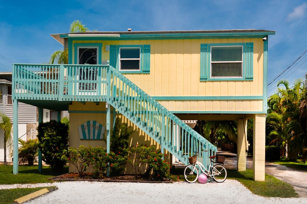 Cedar Cove Resort & Cottages 5/78