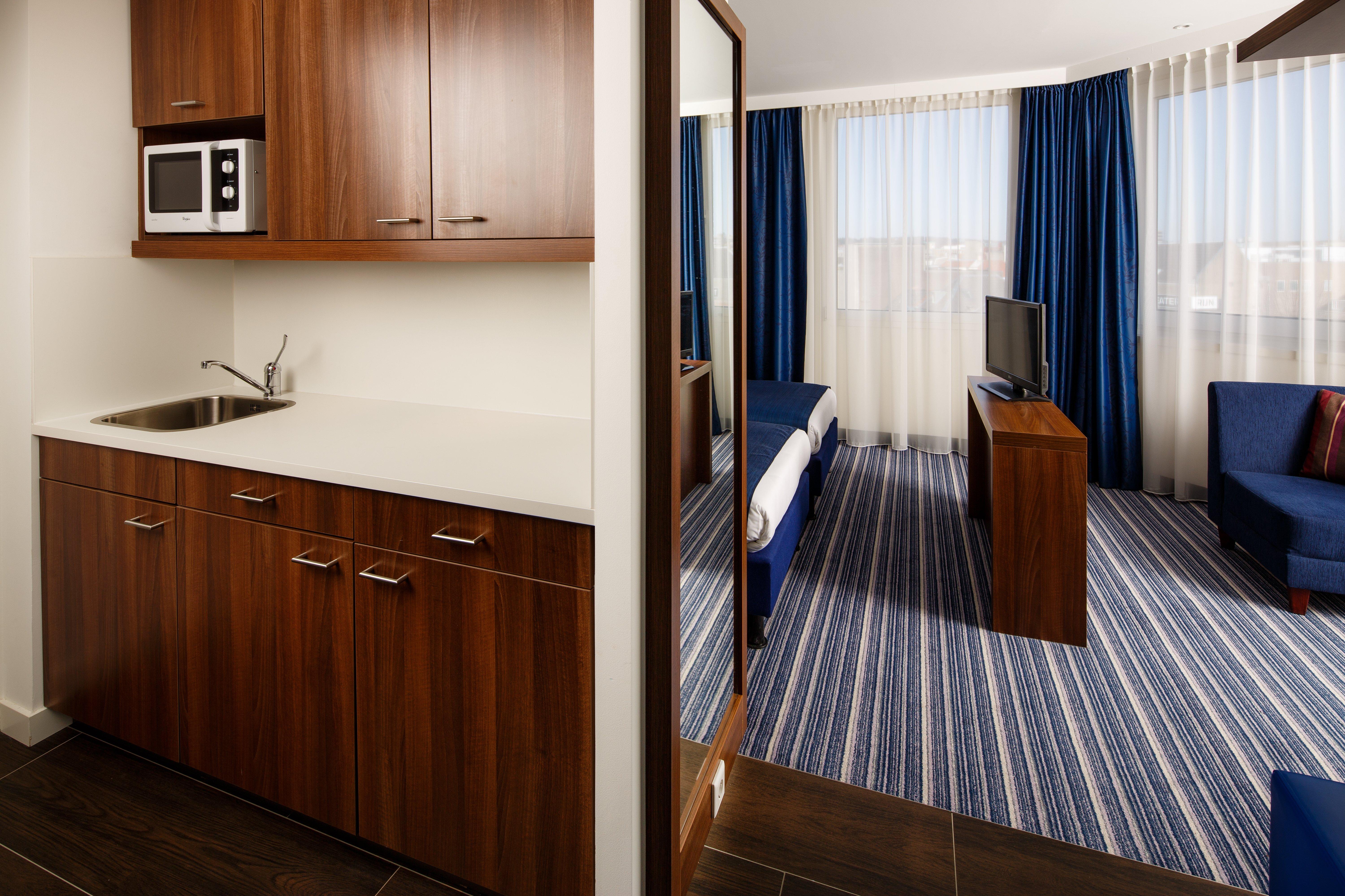 Room, Twin Beds, City View
