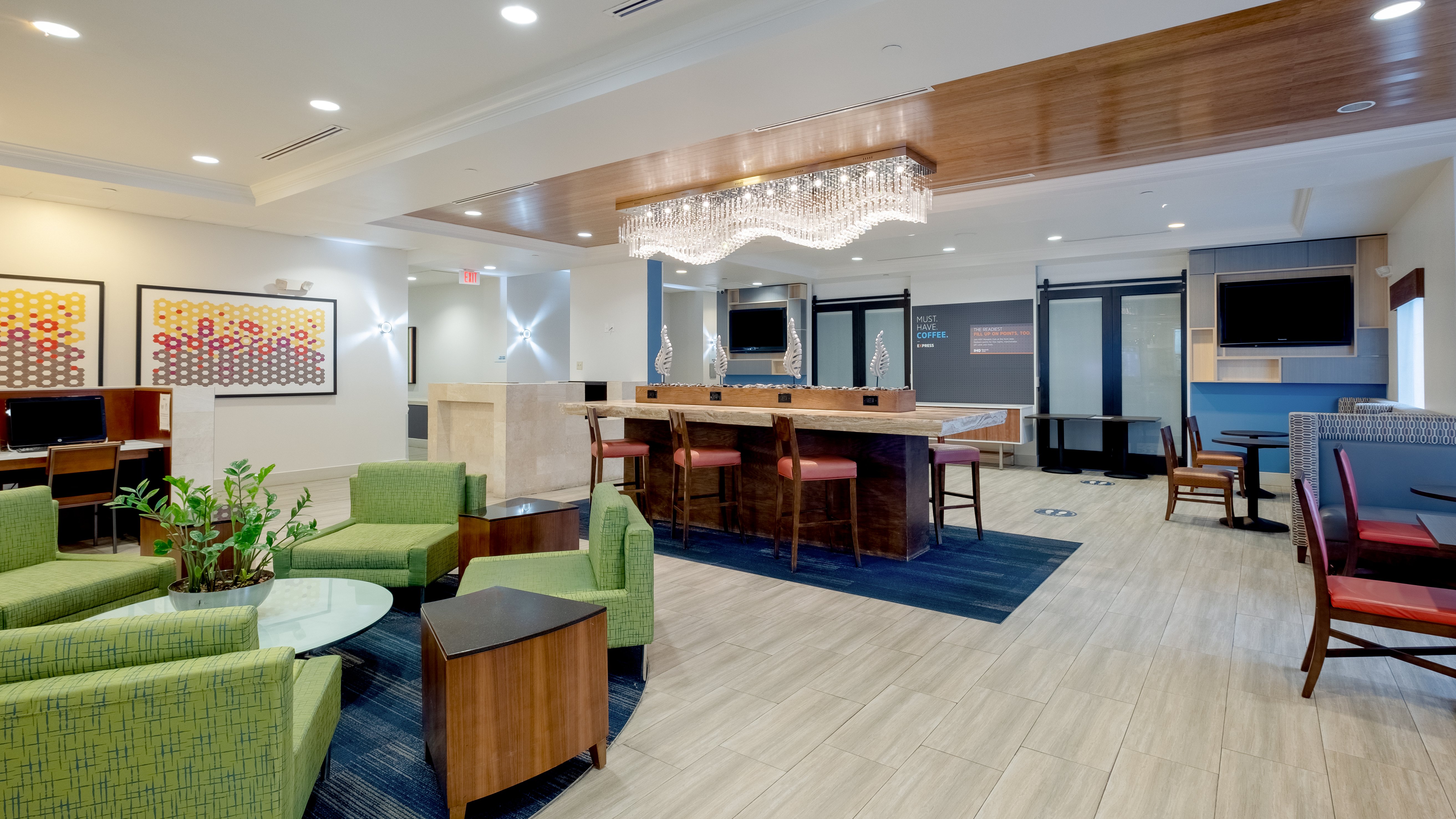 Holiday Inn Express and Suites Orlando - International Drive 54/79