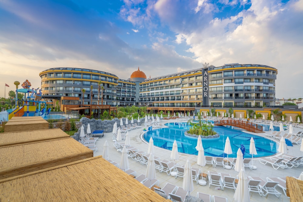 Arnor Deluxe Hotel And Spa 65/71