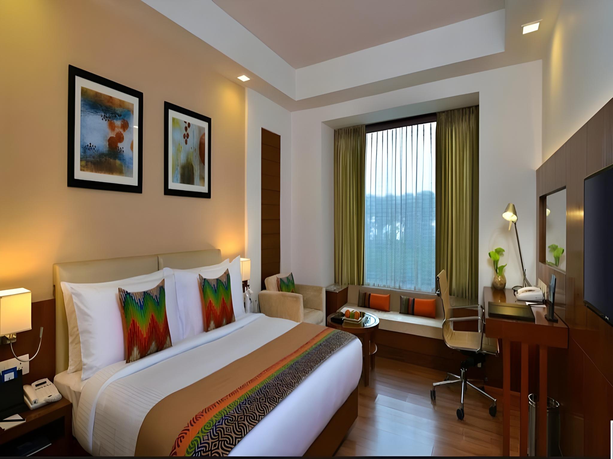 DELUXE, DOUBLE BED