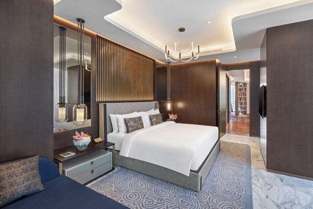 Signature, Mandarin, Suite, King Bed