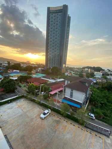 Horsehill Hotel Sriracha 20/25