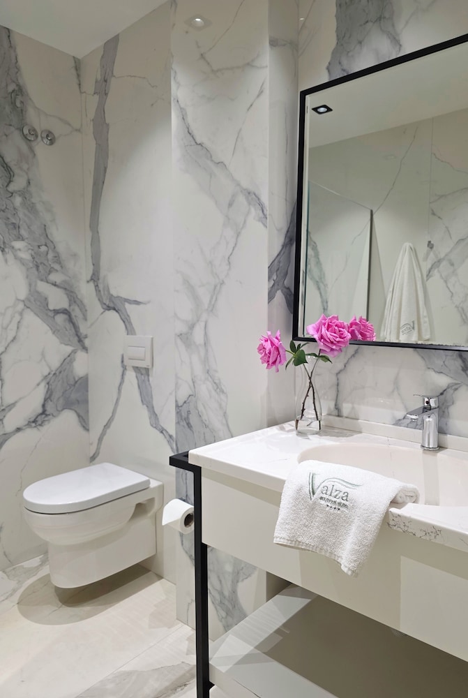 Valza Boutique Hotel 58/64